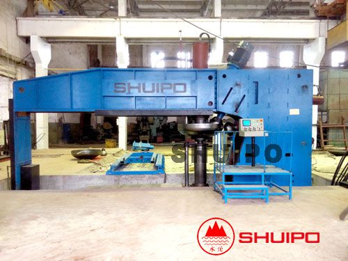 Dished head spinning machine